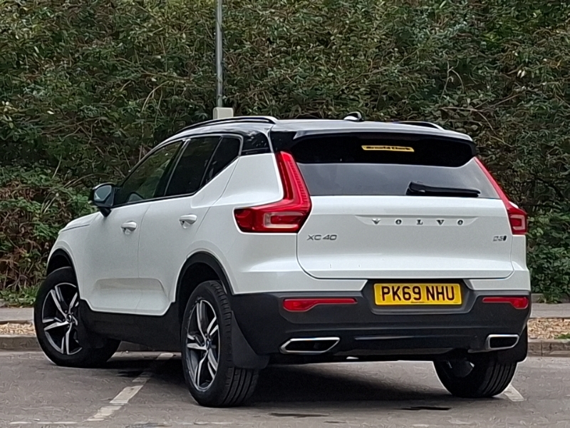 Volvo XC40 2.0 D3 R Design White #2