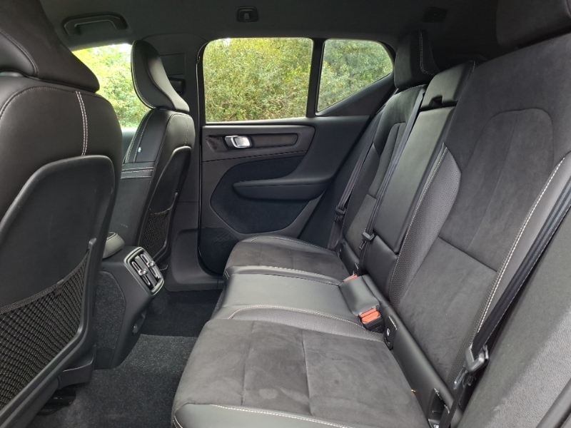 Volvo XC40 2.0 D3 R Design White #6