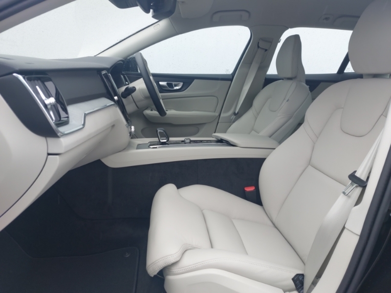 Volvo V60 2.0 B4p Plus Dark 7 Speed Black #4