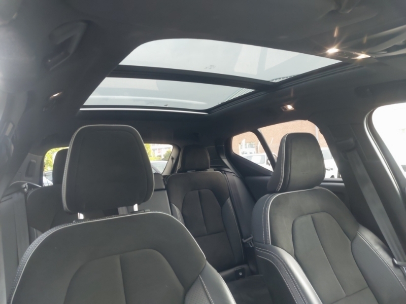 Volvo XC40 2.0 D3 R-design Euro 6 Ss White #17