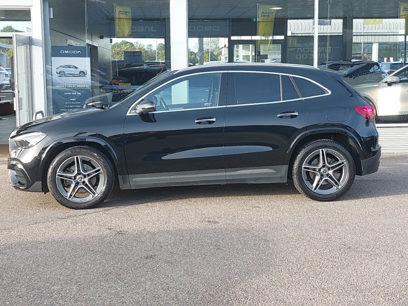 Mercedes-Benz GLA Class Gla 220D 4Matic Amg Line Premium Black #4