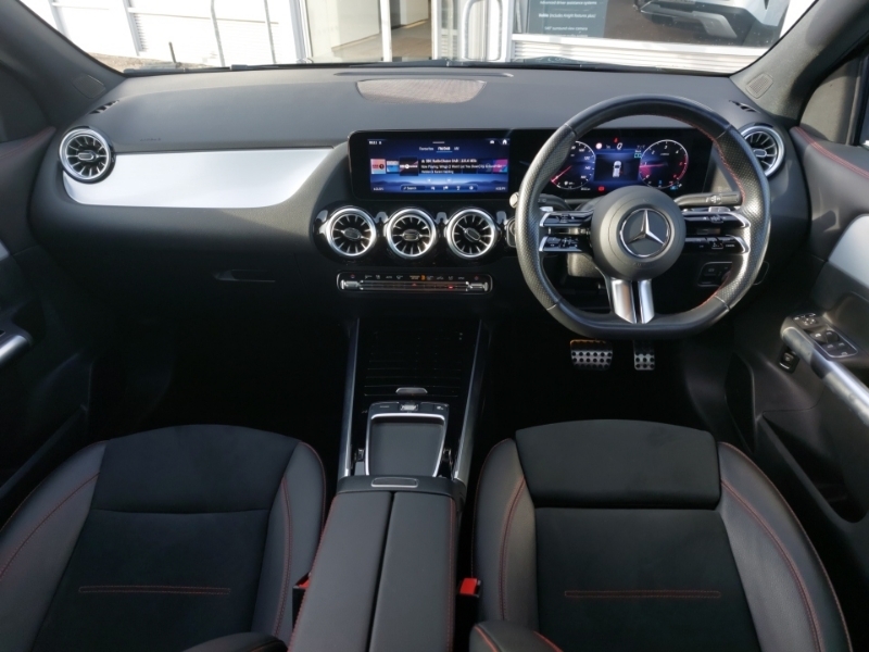 Mercedes-Benz GLA Class Gla 220D 4Matic Amg Line Premium Black #3
