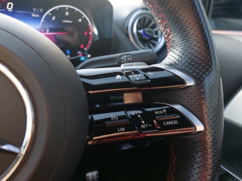 Mercedes-Benz GLA Class 200D Sport Executive 2024 Grey #12