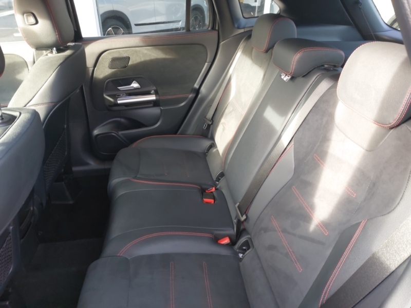 Mercedes-Benz GLA Class Gla 220D 4Matic Amg Line Premium Black #5