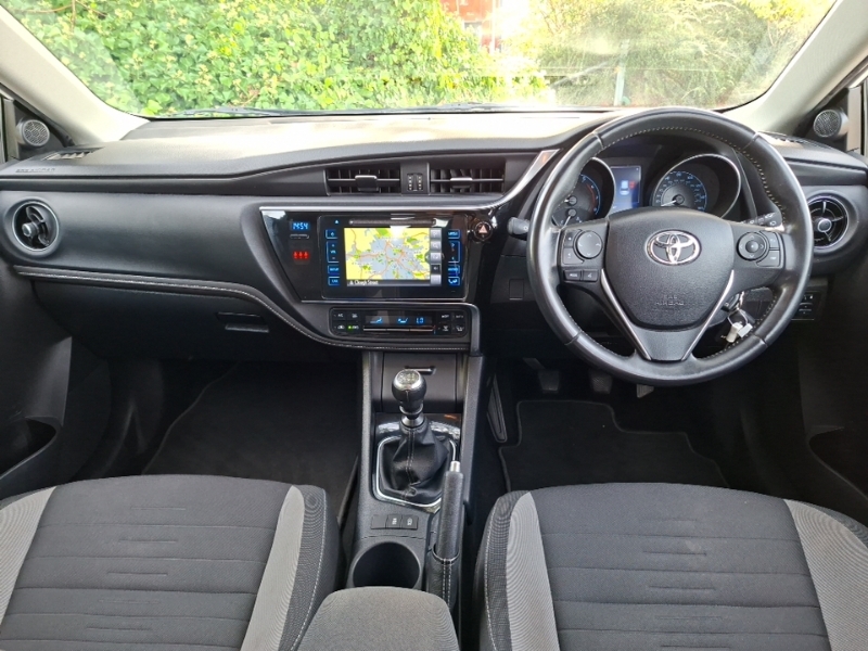Toyota Auris 1.2T Icon White #3