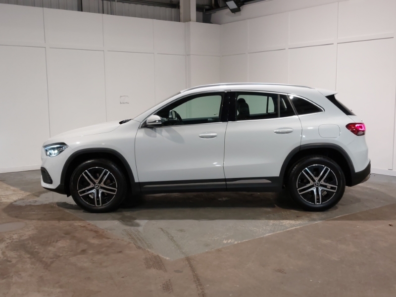 Mercedes-Benz GLA Class Gla 200D Sport White #4