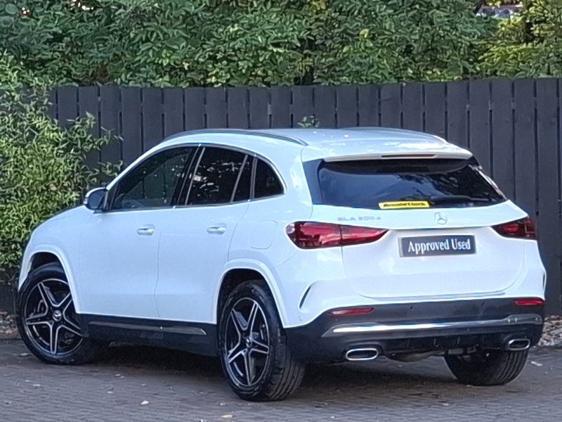 Mercedes-Benz GLA Class Gla 200D Amg Line Executive White #2