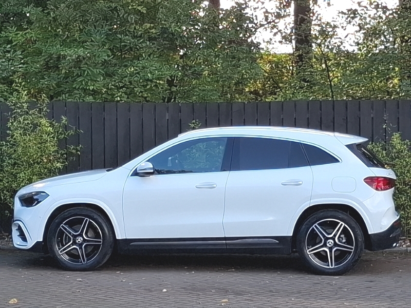 Mercedes-Benz GLA Class Gla 200D Amg Line Executive White #4