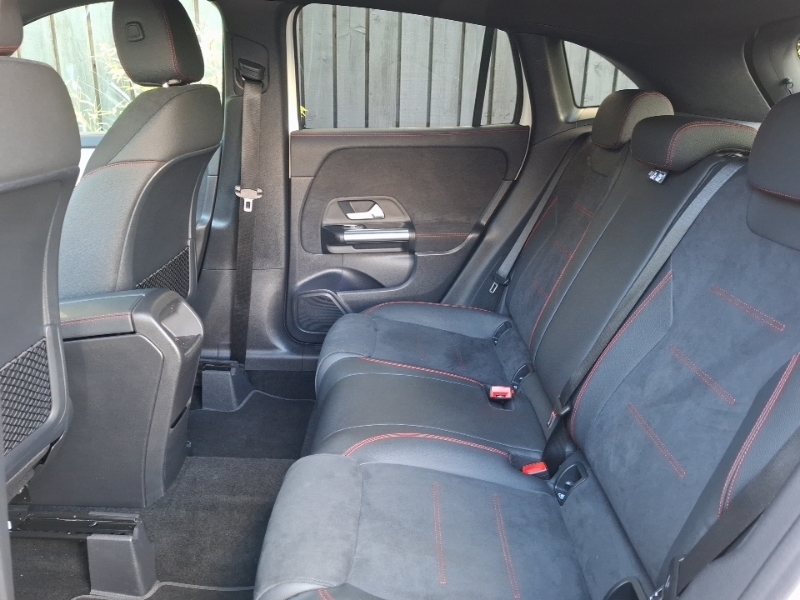 Mercedes-Benz GLA Class Gla 200D Amg Line Executive White #6