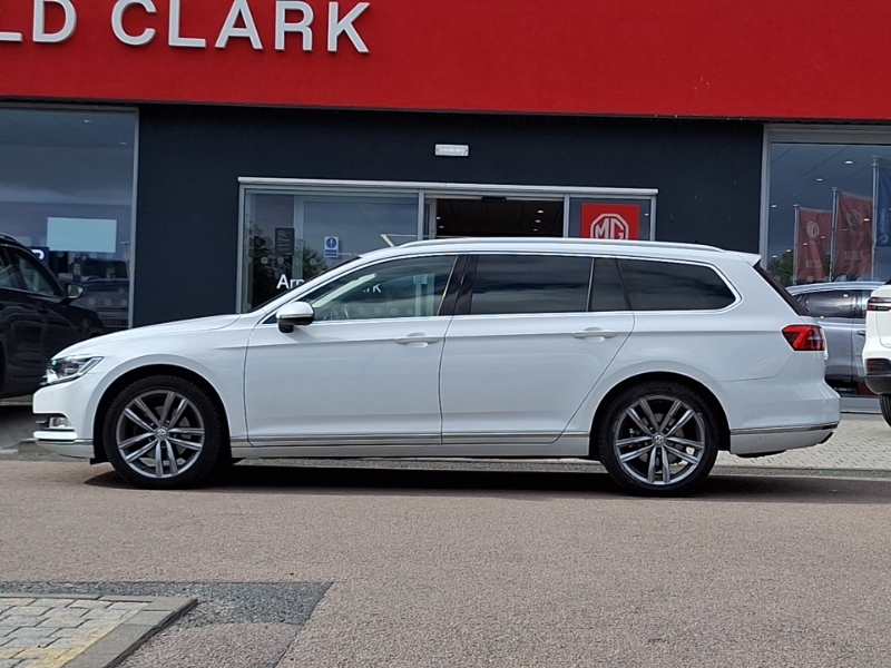 Volkswagen Passat 2.0 Tdi Scr 190 Gt Dsg White #4