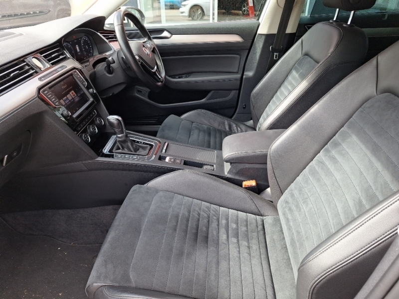 Volkswagen Passat 2.0 Tdi Scr 190 Gt Dsg White #5