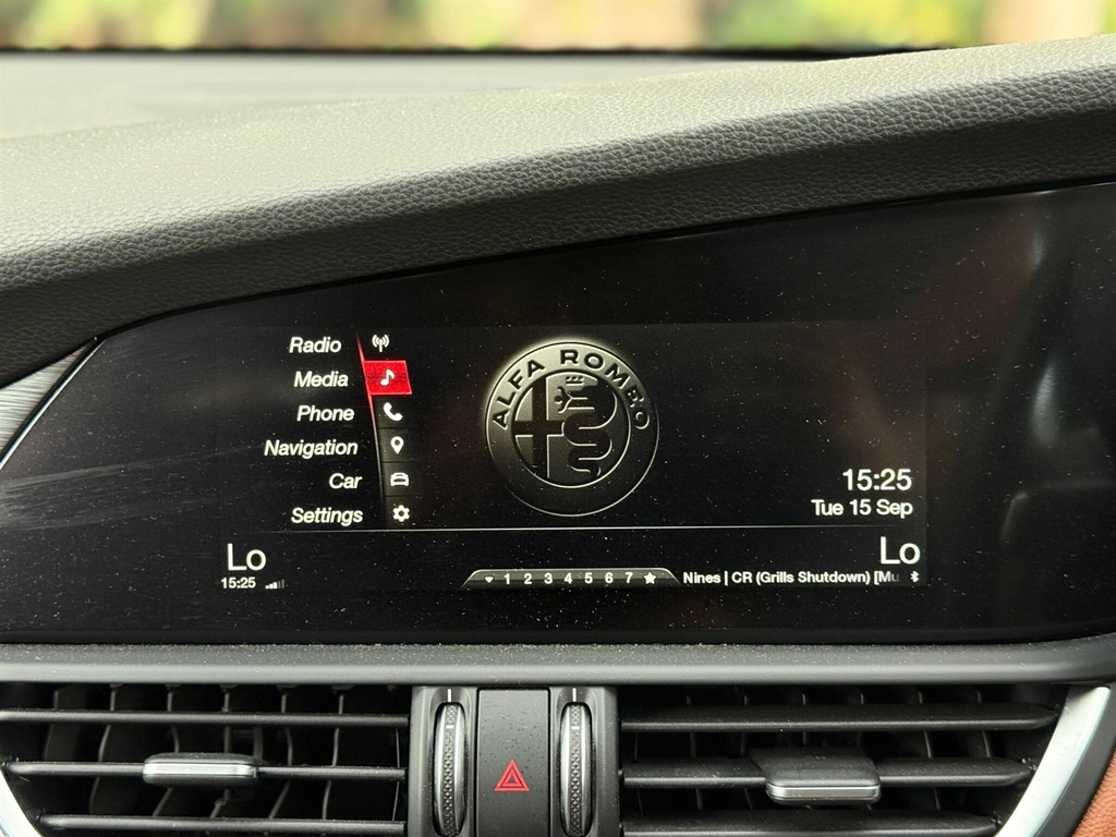 Alfa Romeo Giulia 2.0T Veloce Saloon White #45