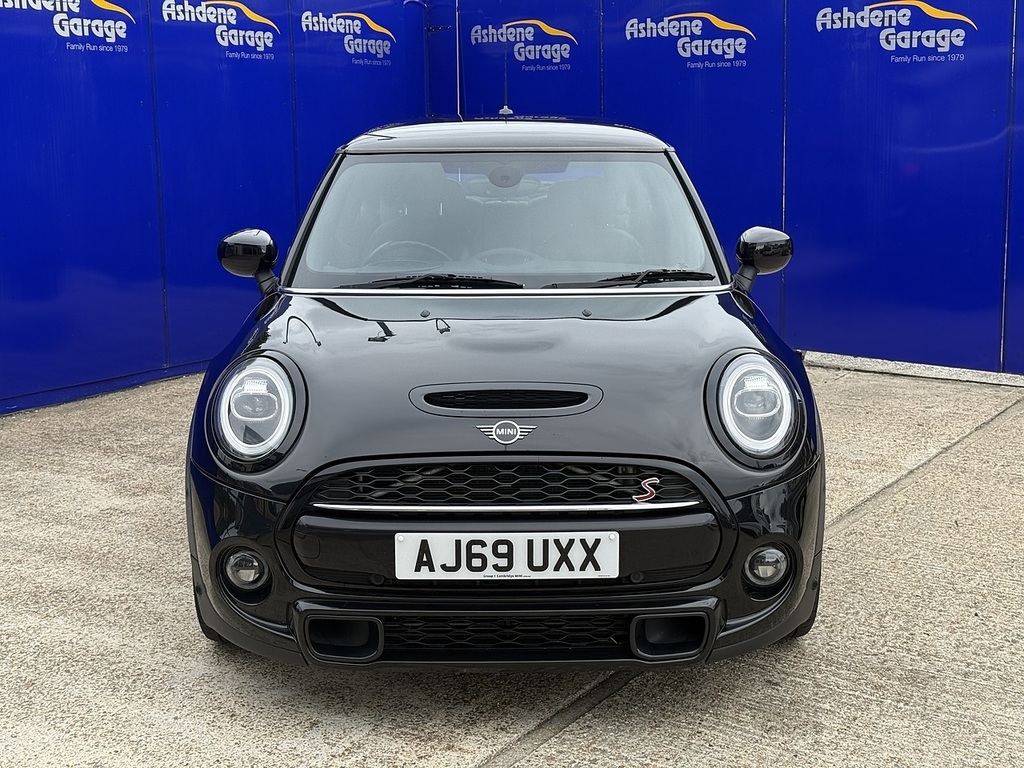 Mini Hatch Cooper S Exclusive AJ69UXX Black #2