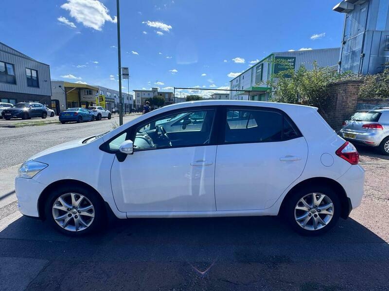 Toyota Auris 1.6 V-matic Colour Collection White #6