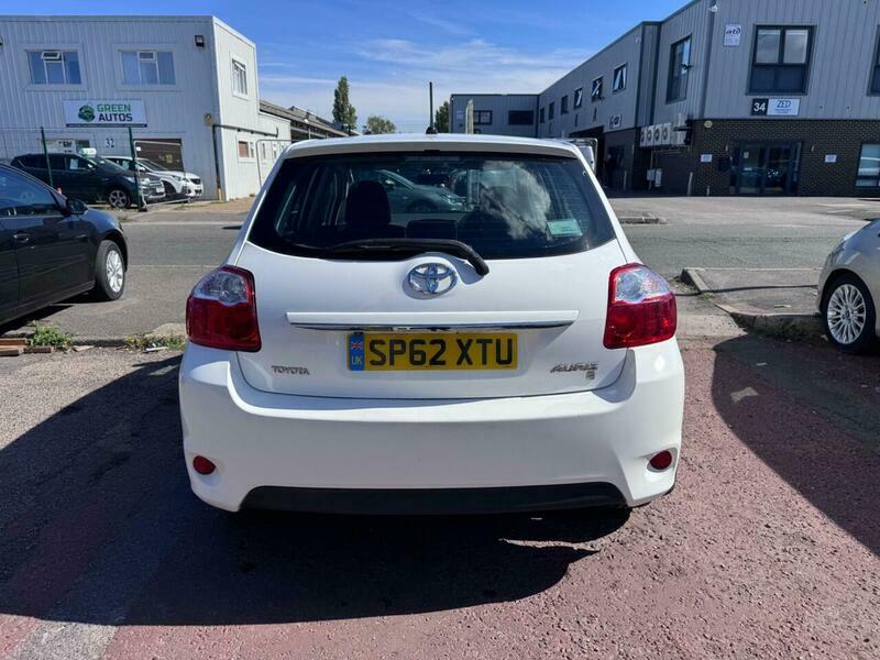 Toyota Auris 1.6 V-matic Colour Collection White #4