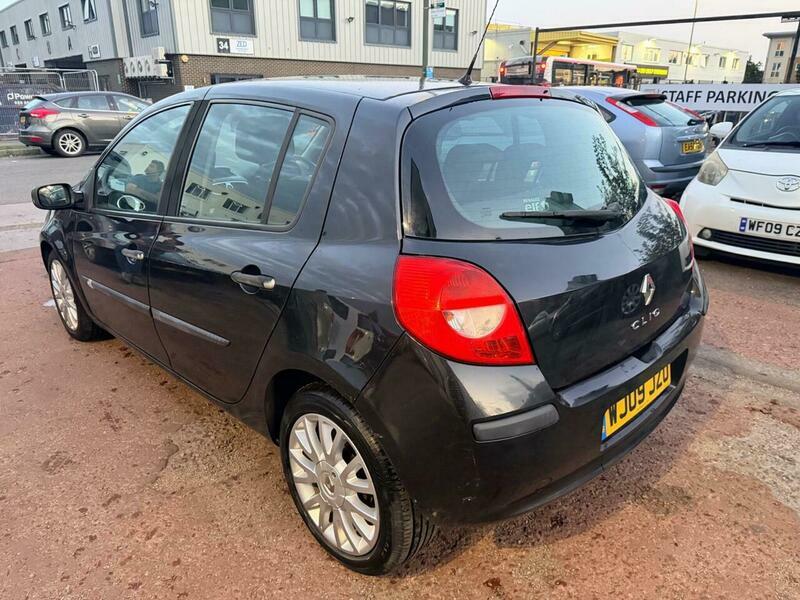 Renault Clio 1.2 Tce 16V Dynamique Black #4