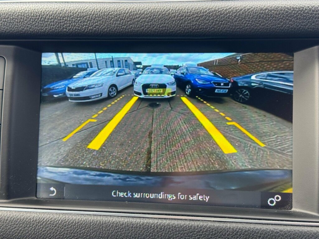 Jaguar XF Saloon 2.0 White #18