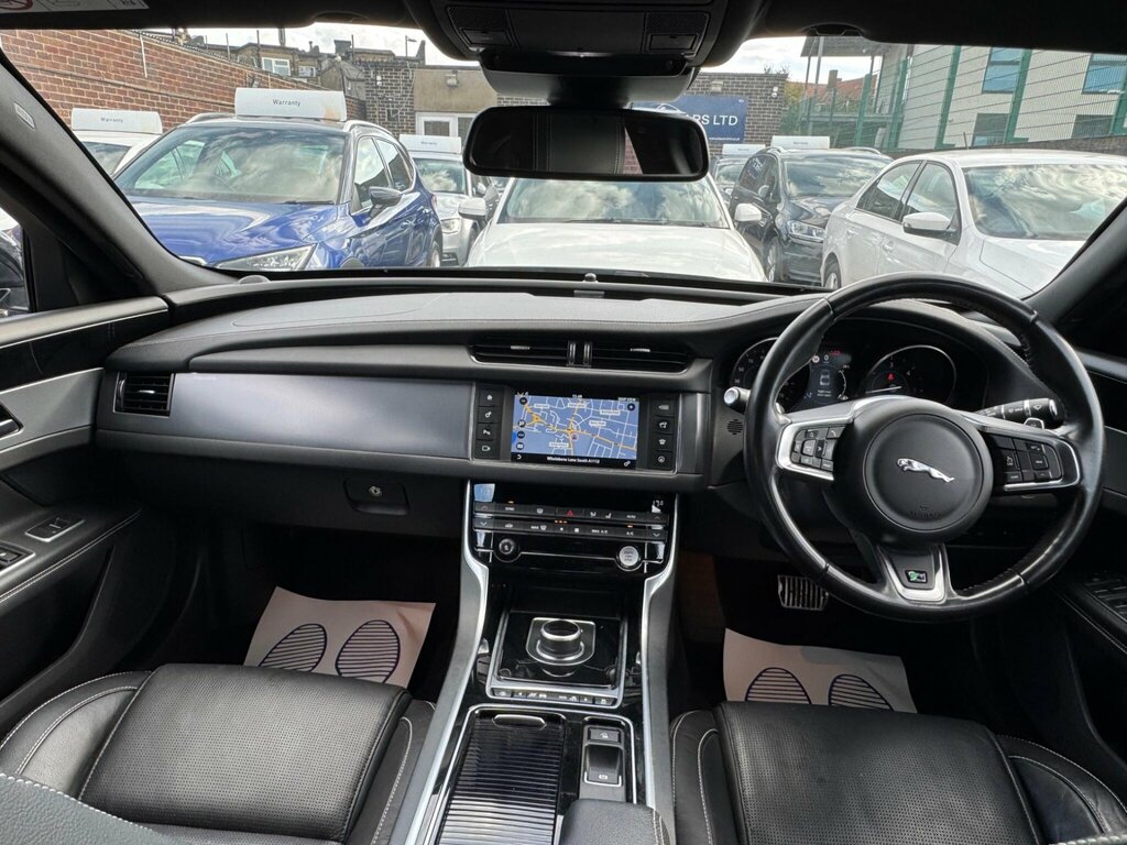 Jaguar XF Saloon 2.0 White #12