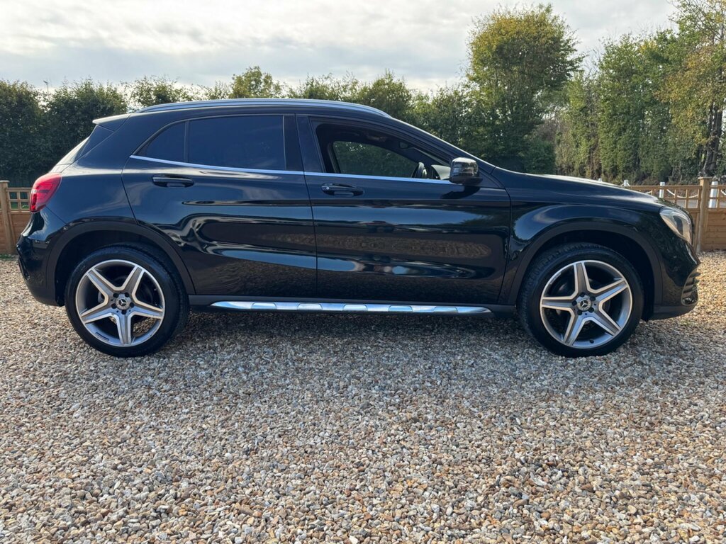 Mercedes-Benz GLA Class 2.1 Gla200d Amg Line Premium Suv 7G-d Black #4