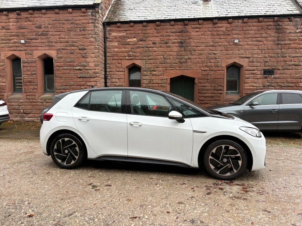 Volkswagen ID.3 Pro Performance 58Kwh Life Hatchback White #2