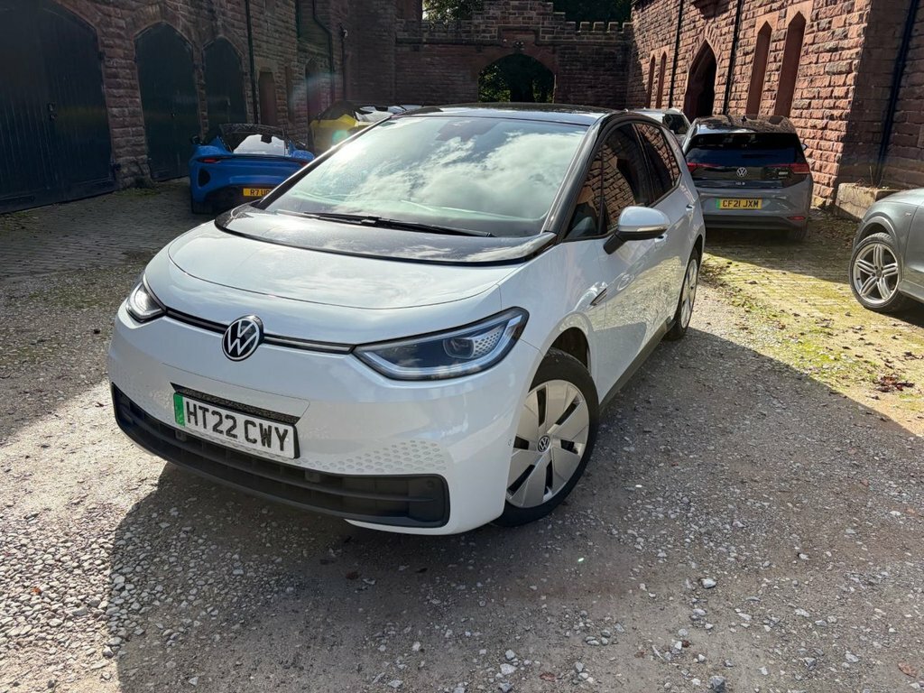Volkswagen ID.3 Pro Performance 58Kwh Family Hatchback Electri White #2