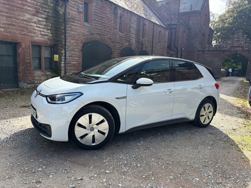 Volkswagen ID.3 Pro Performance 58Kwh Family Hatchback Electri White #4