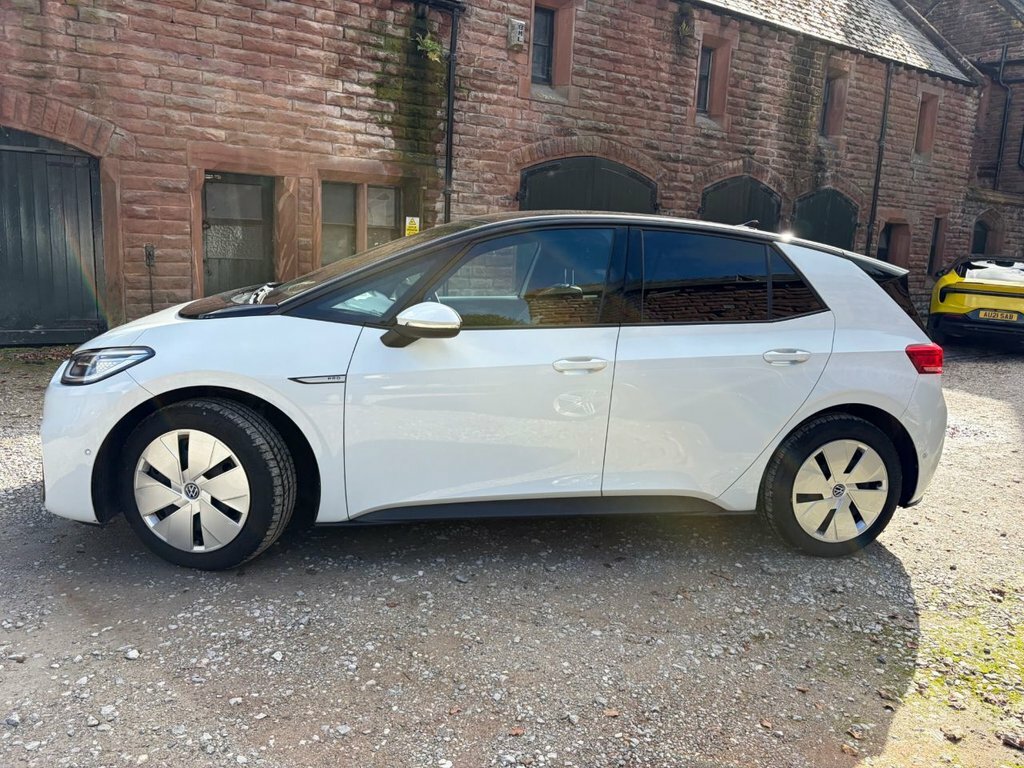Volkswagen ID.3 Pro Performance 58Kwh Family Hatchback Electri White #5
