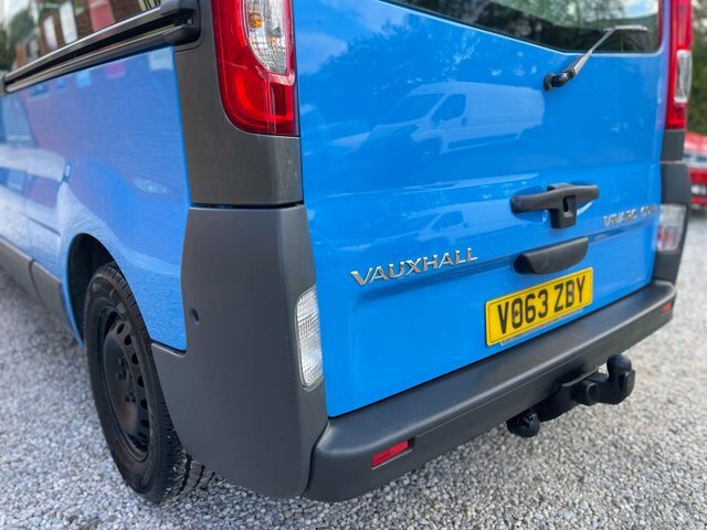 Vauxhall Vivaro 2.0 2900 Cdti Ecoflex Lwb 89 Bhp Red #54