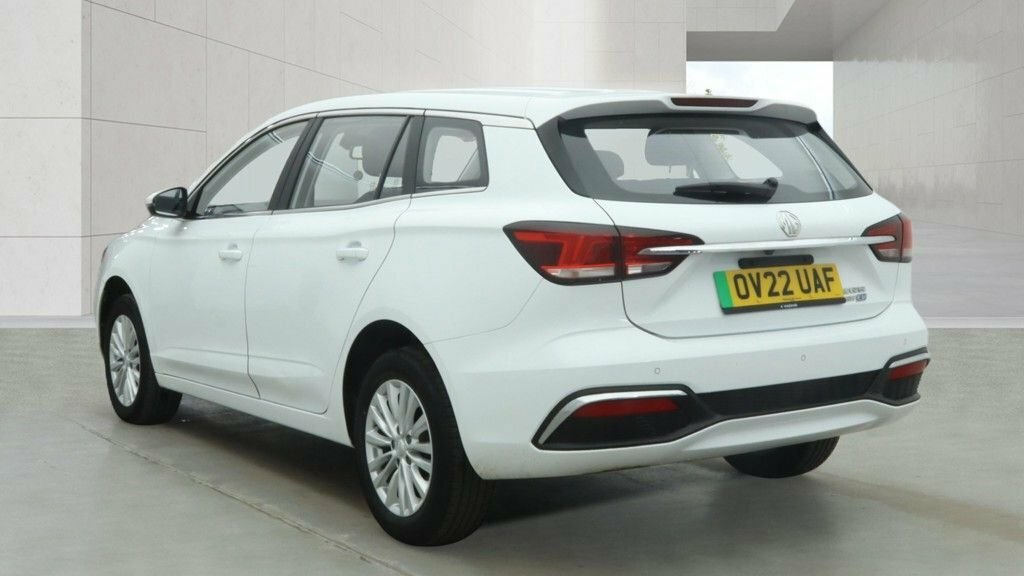 MG MG5 Estate White #3
