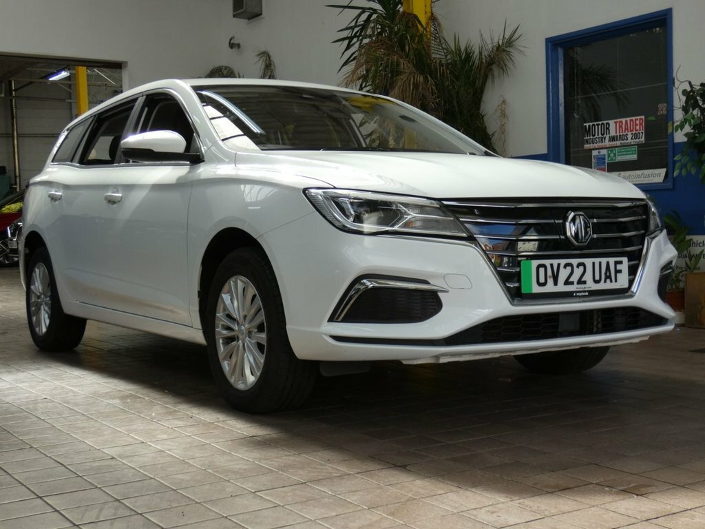 MG MG5 Estate White #6