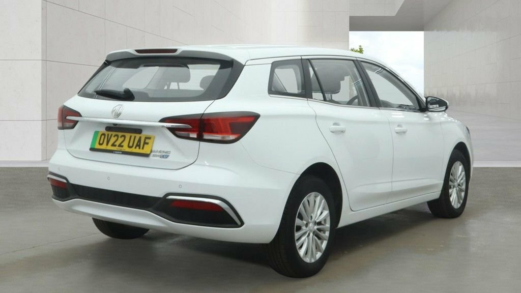 MG MG5 Estate White #4