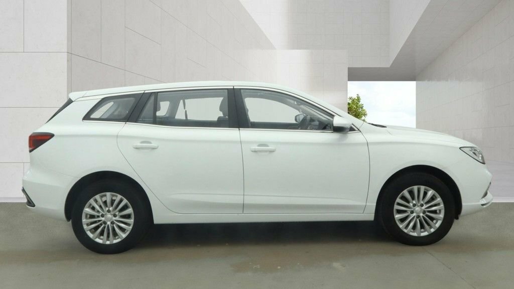 MG MG5 Estate White #5