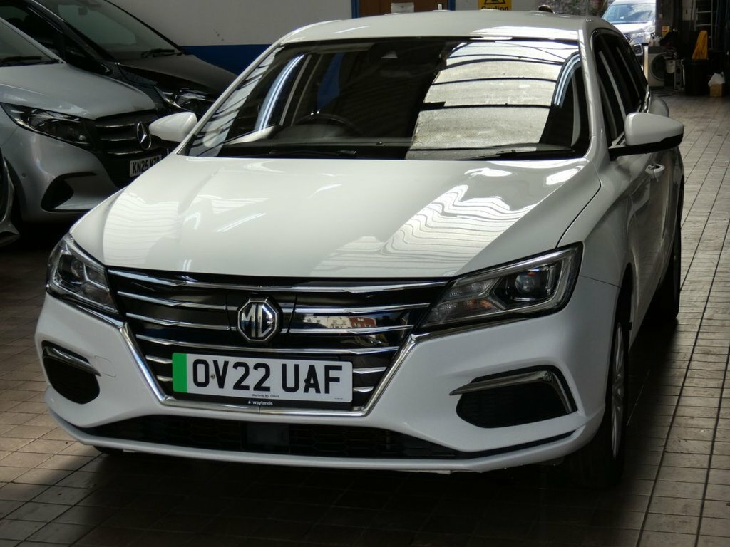 MG MG5 Estate White #2