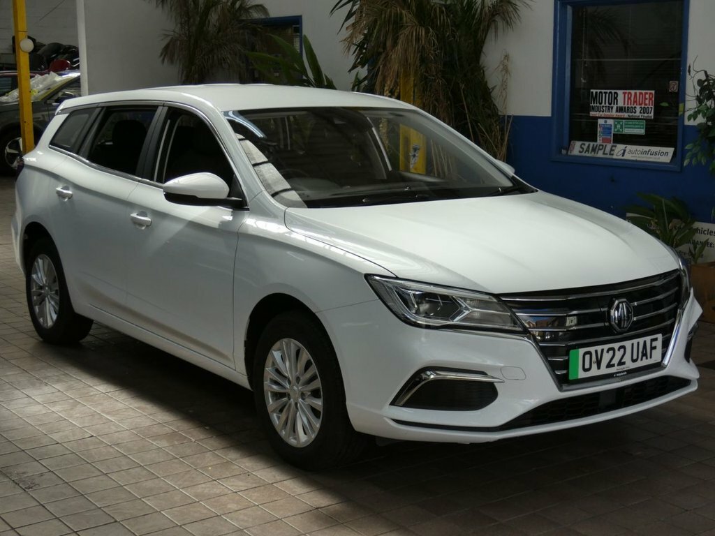 MG MG5 Estate White #5