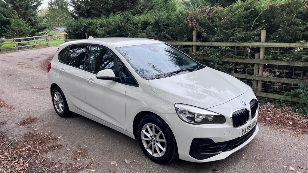 BMW 2 Series 220D Se White #4
