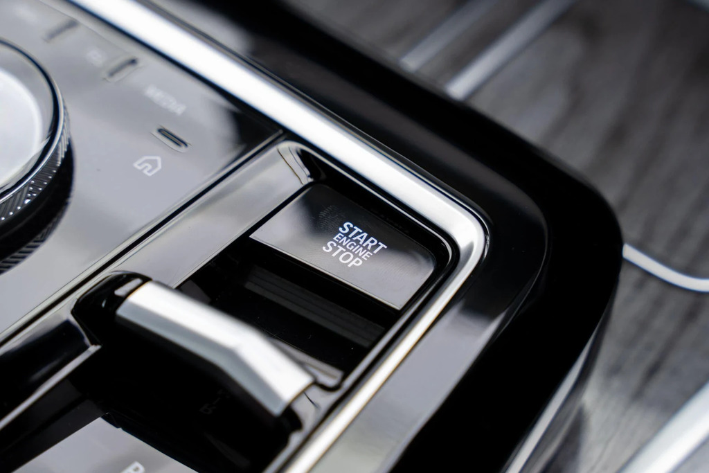 BMW 7 Series 750E Xdrive Excellence Blue #42