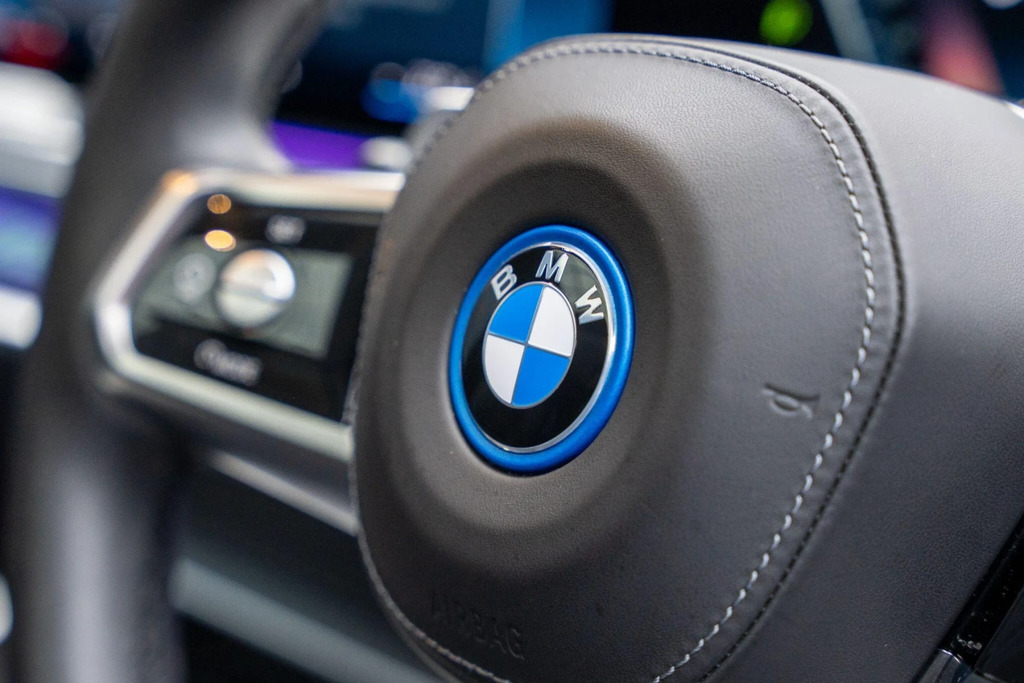 BMW 7 Series 750E Xdrive Excellence Blue #35