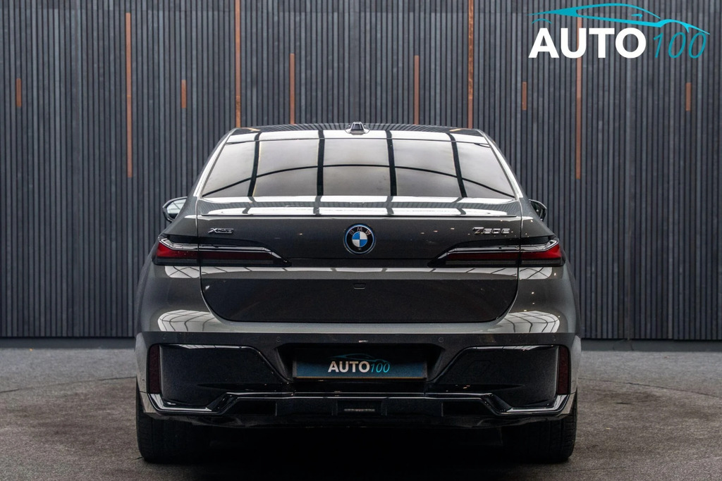 BMW 7 Series 750E Xdrive Excellence Blue #21