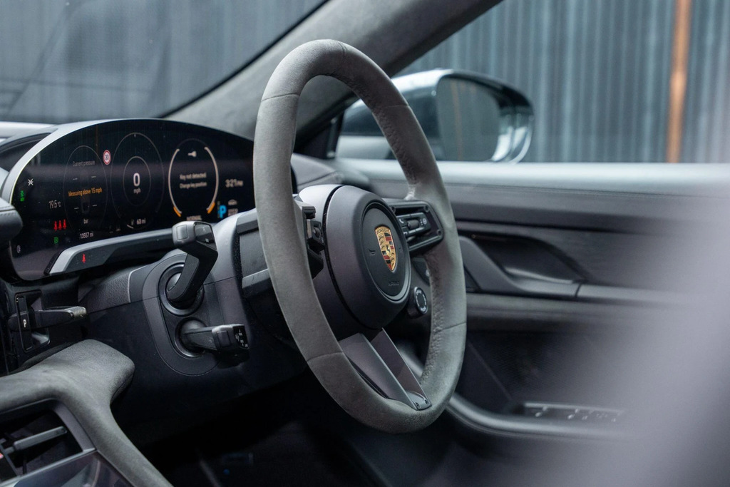 Porsche Taycan Performance Plus 93.4Kwh Saloon Grey #47