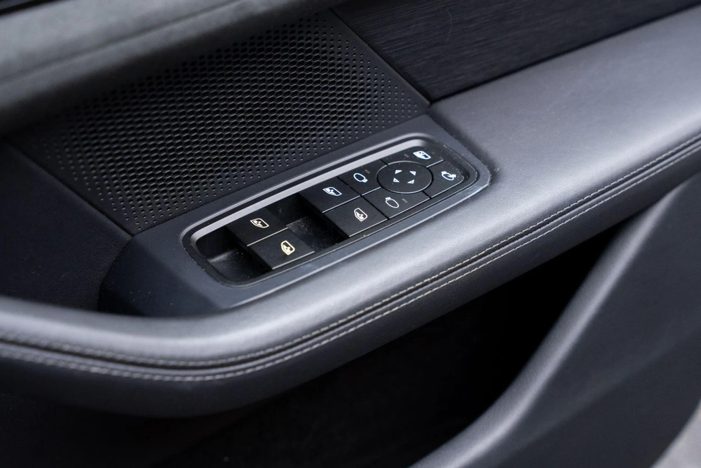 Porsche Taycan Performance Plus 93.4Kwh Saloon Grey #39