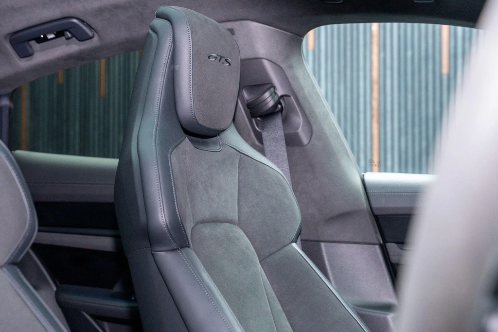 Porsche Taycan Performance Plus 93.4Kwh Saloon Grey #31