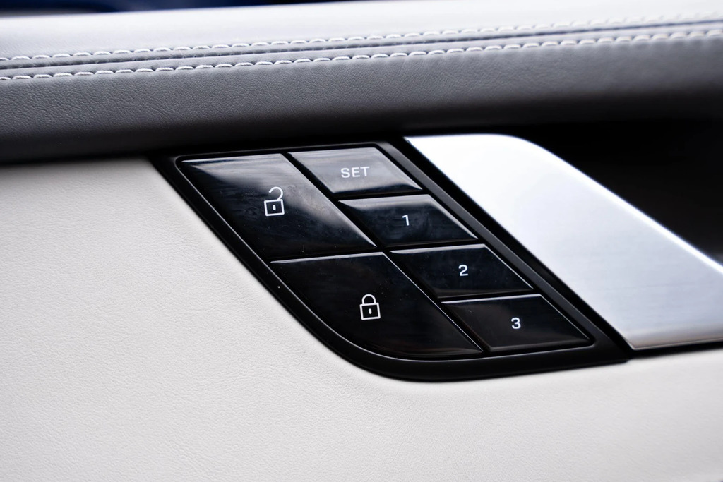 Porsche 911 911 Carrera 4 Black #34