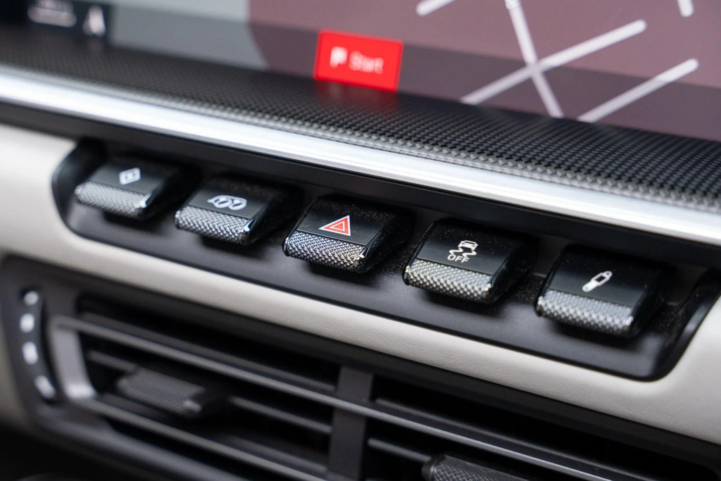 Porsche 911 911 Carrera 4 Black #36