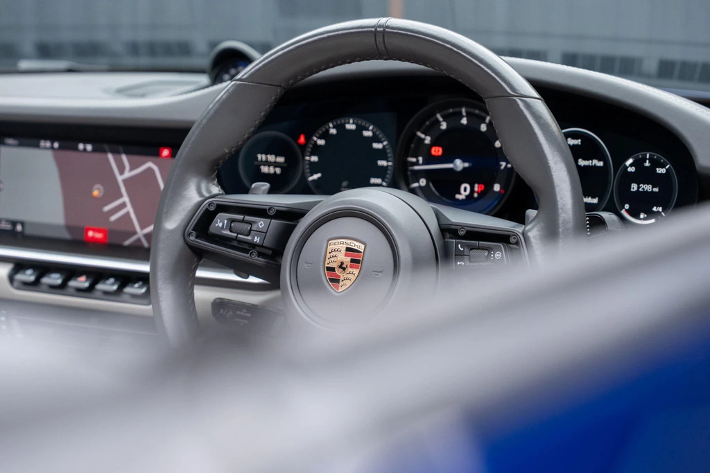 Porsche 911 911 Carrera 4 Black #47