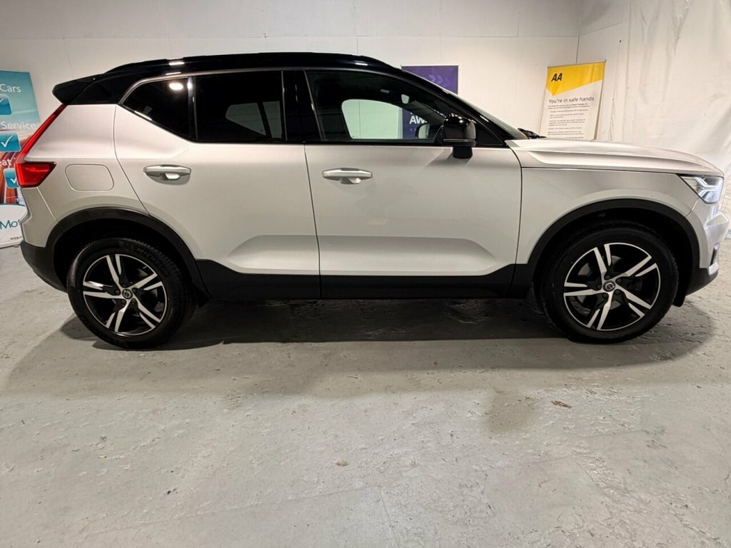 Volvo XC40 2L R-design Silver #2