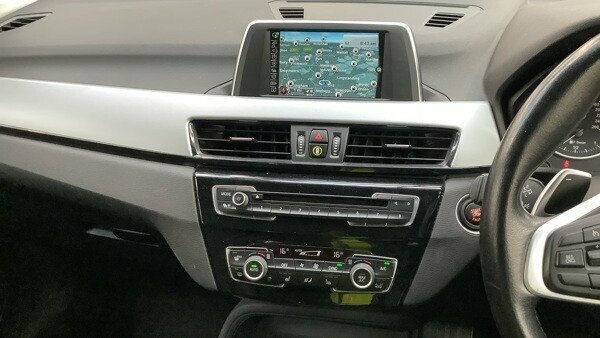 BMW X1 2L Se White #4
