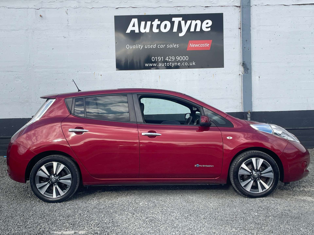 Nissan Leaf 30Kwh Tekna Hatchback Red #4