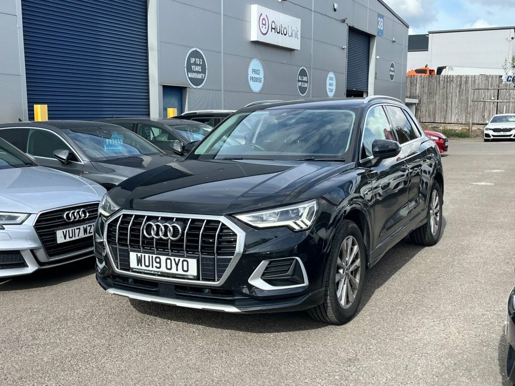 Audi Q3 1.5L Sport Black #2