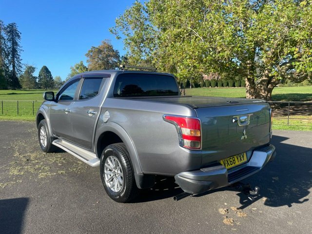 Mitsubishi L200 2018 2.4 Di-d Dc Barbarian Pickup Double Cab D Grey #3