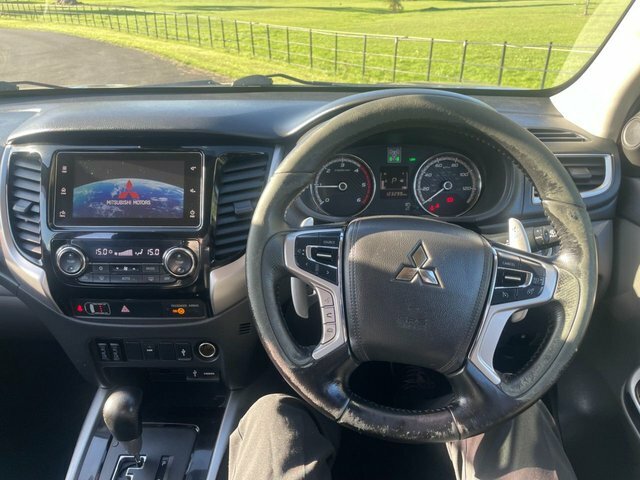 Mitsubishi L200 2.4 Di-d 4Wd Barbarian Dcb 178 Bhp White #14